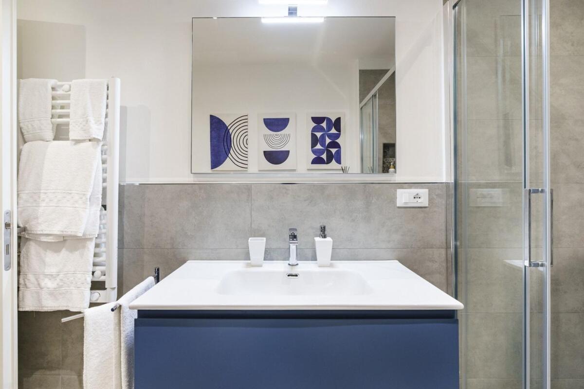 Designer In Oltrarno Apartment