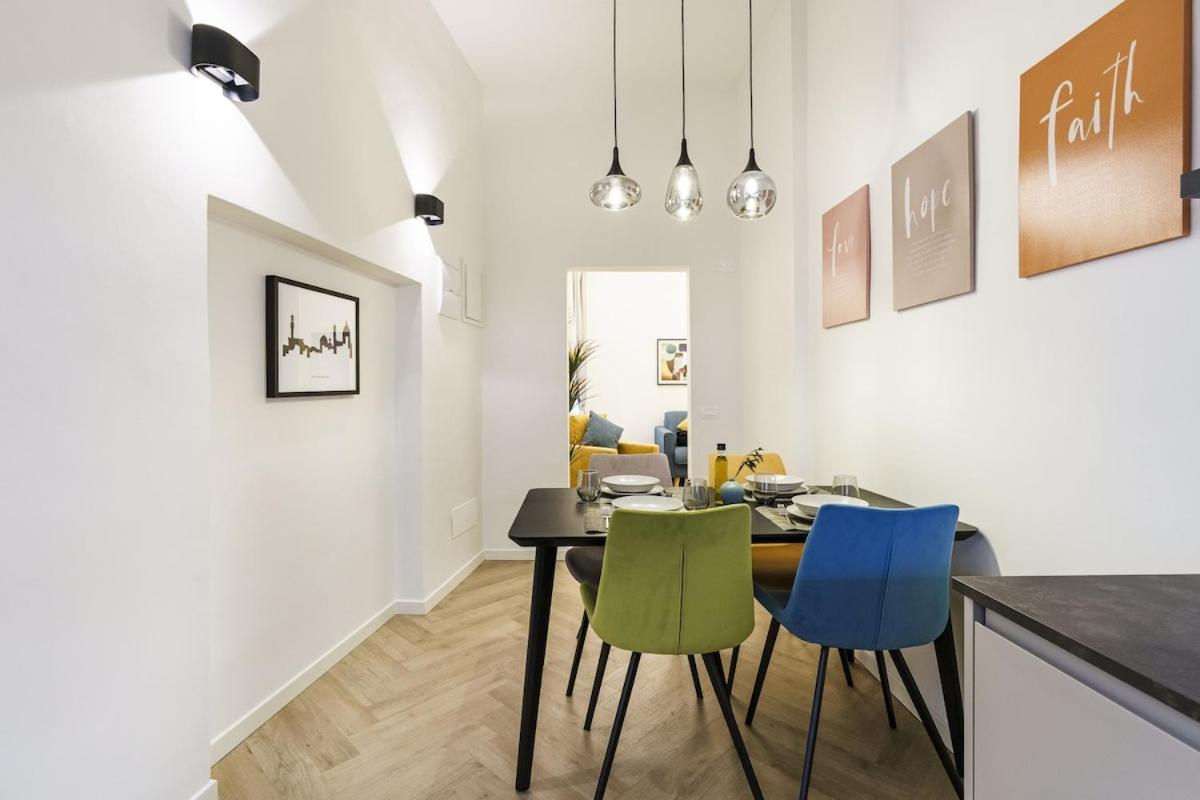 Designer In Oltrarno Apartment Florence