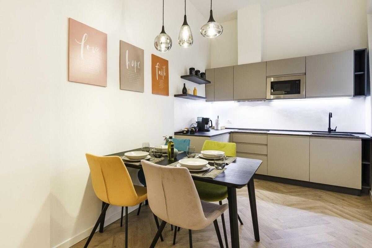 Designer In Oltrarno